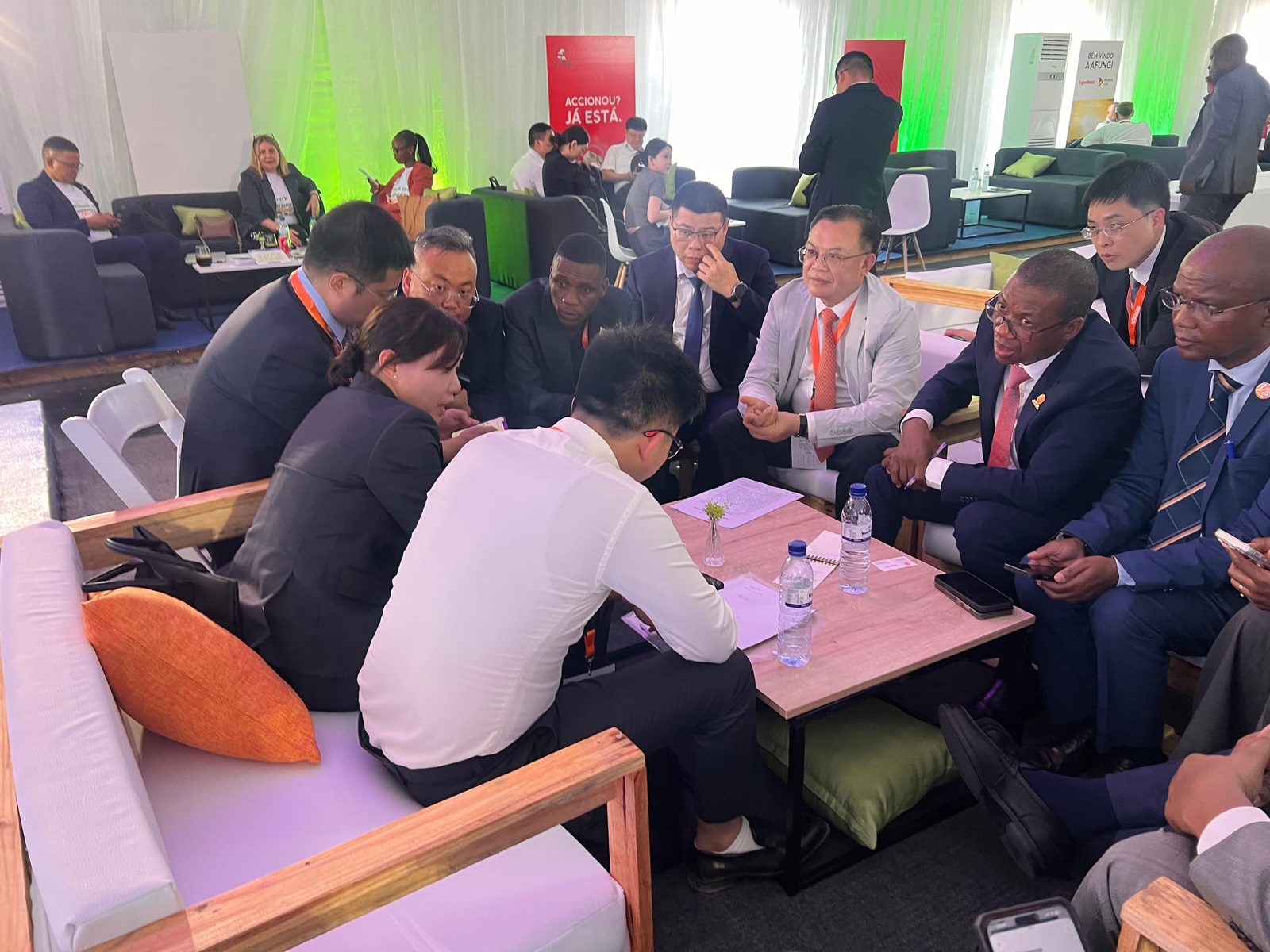 Encontro entre o Presidente do Conselho de Administração da Electricidade de Moçambique (EDM) e a Delegação do Governo Chinês, com interpretação da Gemini Multiservice